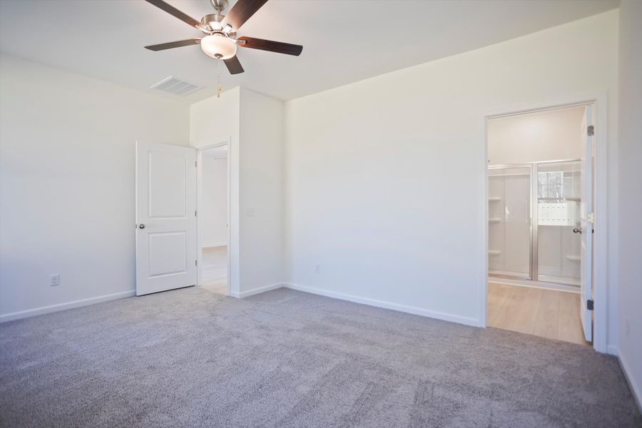 Spacious, unfurnished interior of a new home in Whiskey Run, New Ellenton (Image 16).