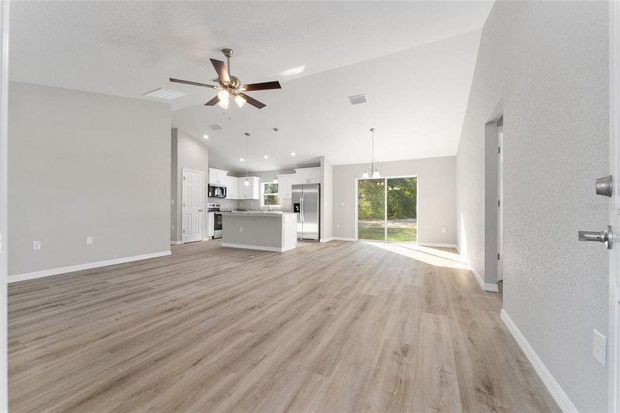 Spacious, unfurnished interior of a new home in , Ocala (Image 22).