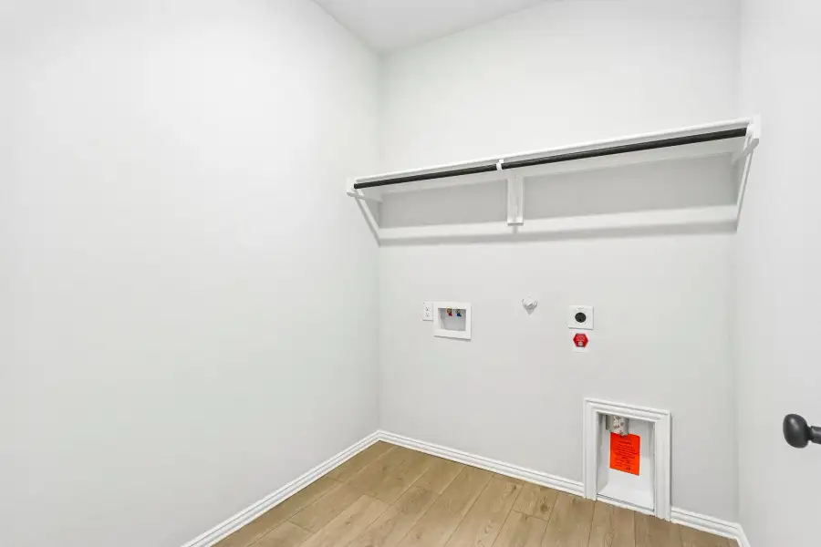 Spacious, unfurnished interior of a new home in Rolling Ridge, Van Alstyne (Image 10). Spacious, unfurnished interior of a new home in Rolling Ridge, Van Alstyne (Image 10).