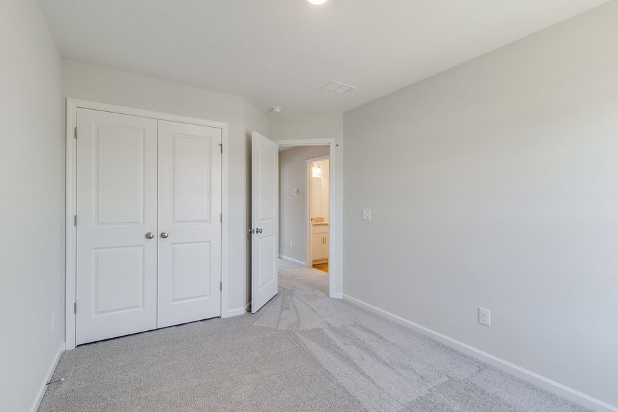 Spacious, unfurnished interior of a new home in Astoria, Columbia (Image 27).