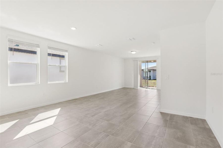 Spacious, unfurnished interior of a new home in Springs at Lake Alfred - Signature Series, Lake Alfred (Image 18).