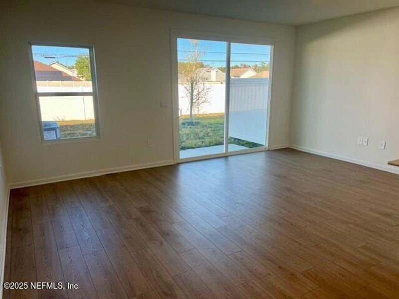 Spacious, unfurnished interior of a new home in , Middleburg (Image 23).