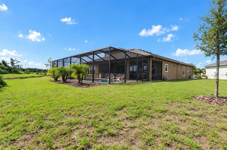 Exterior details and patio area of a home in , Apollo Beach (Image 36).