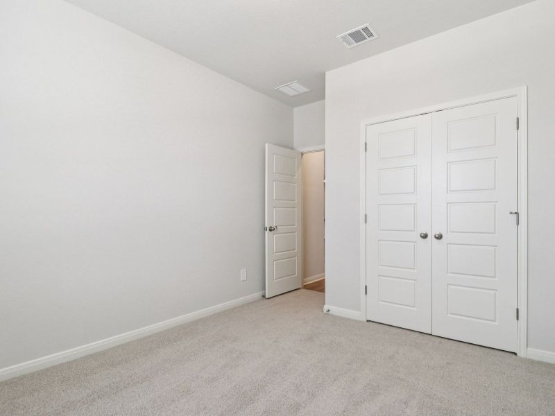 Spacious, unfurnished interior of a new home in Comanche Ridge, San Antonio (Image 23).