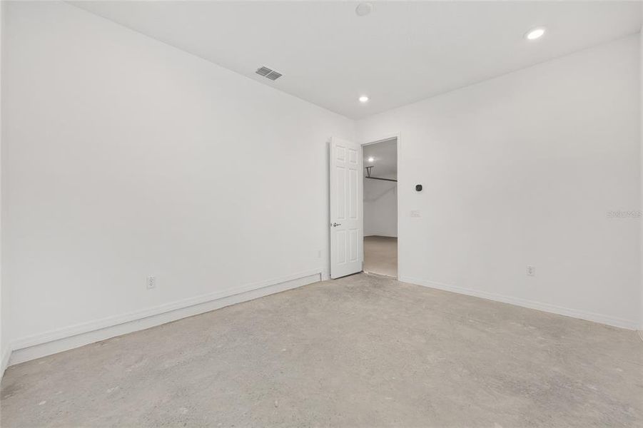 Spacious, unfurnished interior of a new home in Calesa Township, Ocala (Image 48).