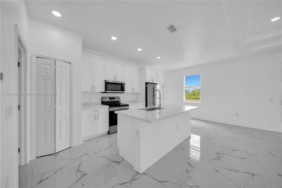 Image 25 of a home in .