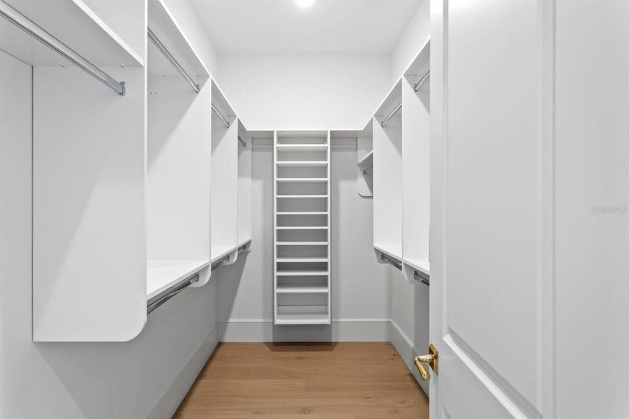 Spacious, unfurnished interior of a new home in , Tampa (Image 26).