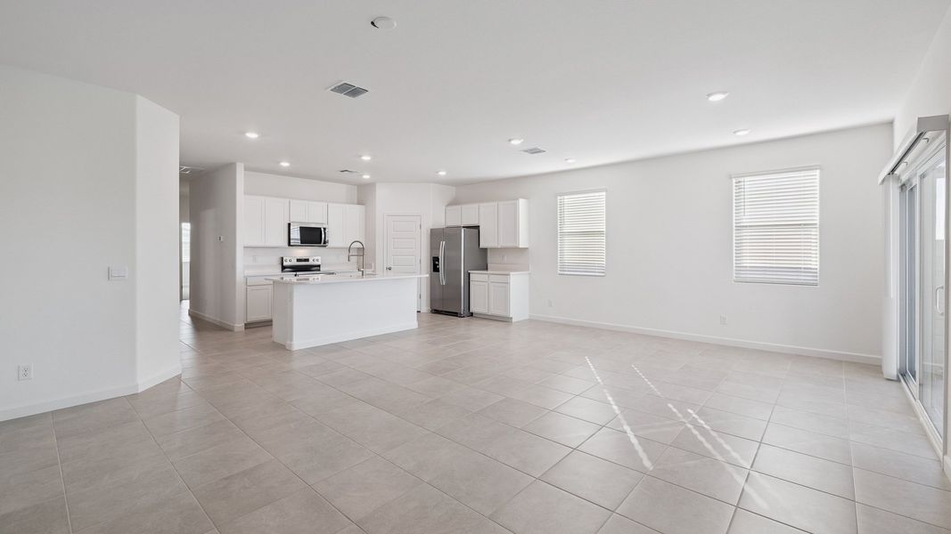 Spacious, unfurnished interior of a new home in Desert Moon Estates, Buckeye (Image 19).
