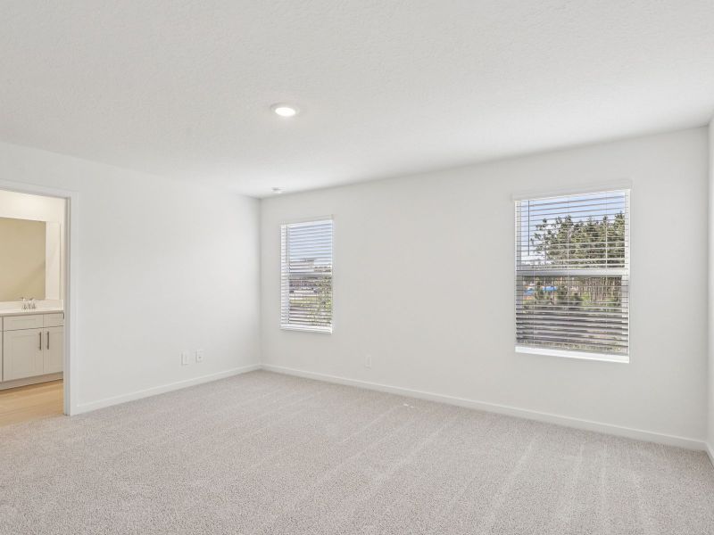 Spacious, unfurnished interior of a new home in Parkside at Shearwater, St. Augustine (Image 11).