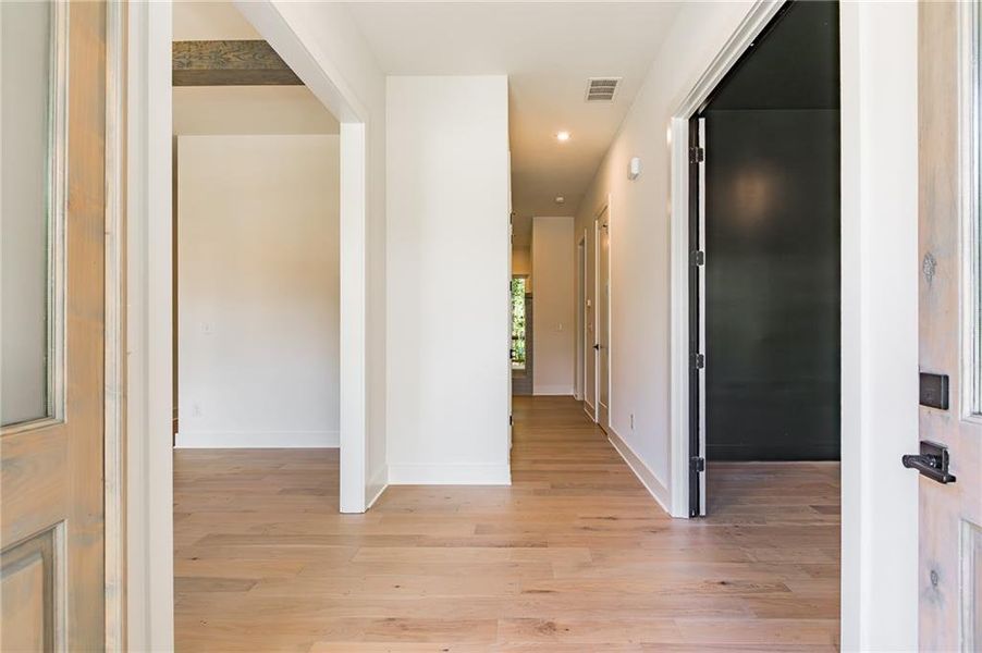 Spacious, unfurnished interior of a new home in , Gainesville (Image 17).