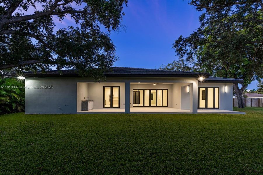 Exterior details and patio area of a home in , Cutler Bay (Image 39).