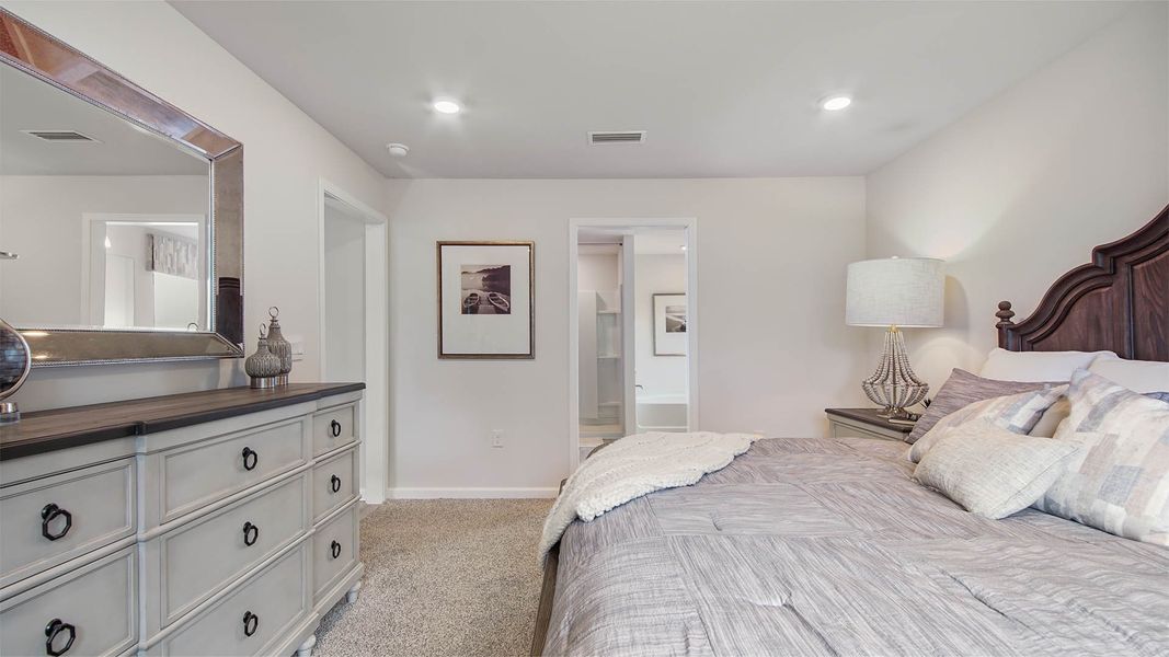 Representative furnished interior of a home built from the Cali by D.R. Horton in Ashton Park Phase III, Freeport (Image 20).