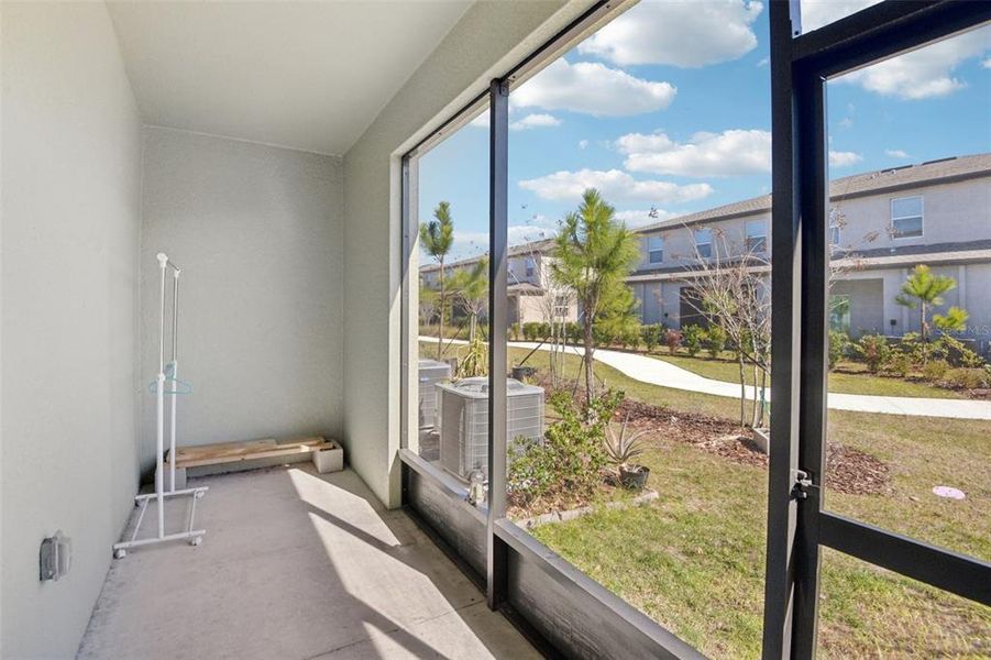 Exterior details and patio area of a home in , Land O' Lakes (Image 3).