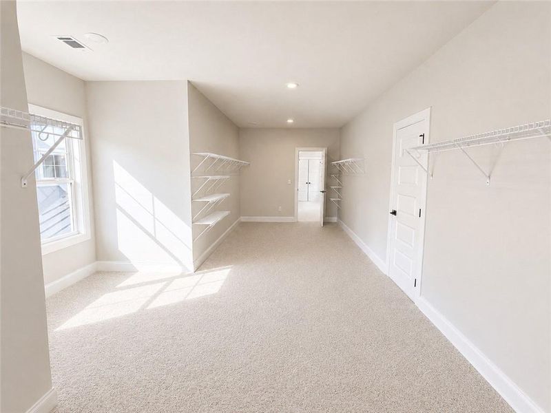 Spacious, unfurnished interior of a new home in , Jefferson (Image 48).