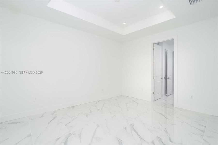 Spacious, unfurnished interior of a new home in , Lehigh Acres (Image 16).