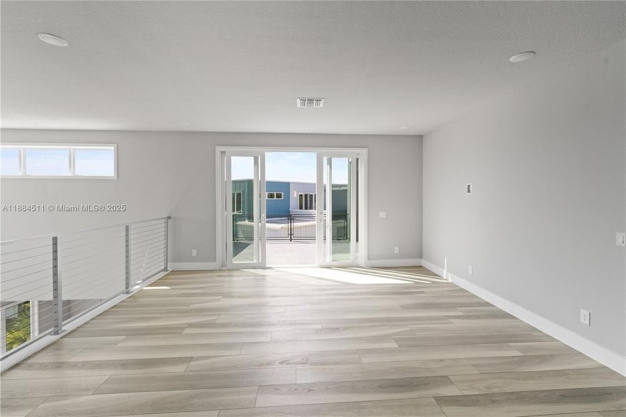 Spacious, unfurnished interior of a new home in , Reunion (Image 22). Spacious, unfurnished interior of a new home in , Reunion (Image 22).