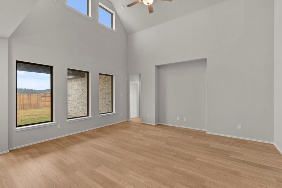 Spacious, unfurnished interior of a new home in Escondido, Magnolia (Image 12).
