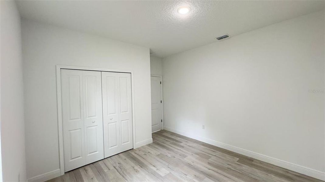 Spacious, unfurnished interior of a new home in , Citrus Springs (Image 13).