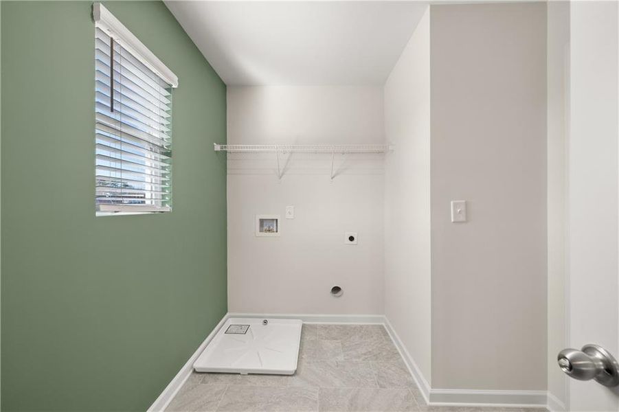 Spacious, unfurnished interior of a new home in Lake Carlton, Loganville (Image 21).