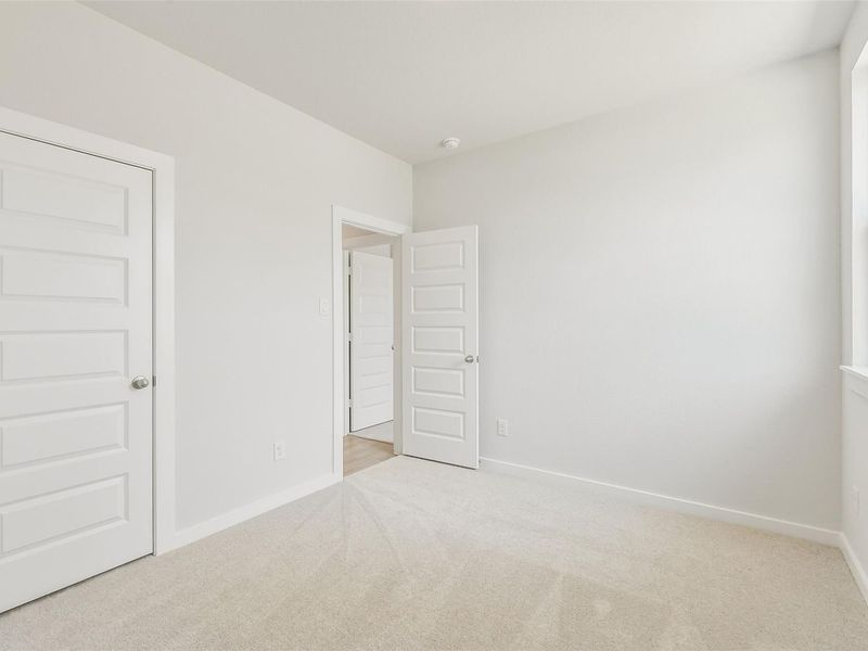 Spacious, unfurnished interior of a new home in Spring Branch Crossing, Conroe (Image 35).