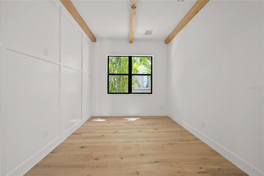 Spacious, unfurnished interior of a new home in , Sarasota (Image 22).