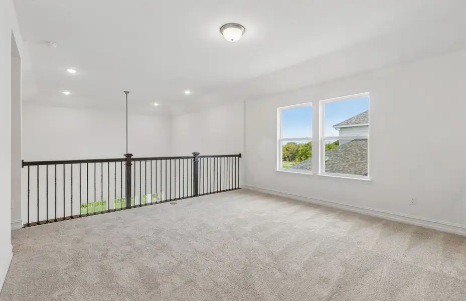 Spacious, unfurnished interior of a new home in Creekview Meadows, Pilot Point (Image 18).