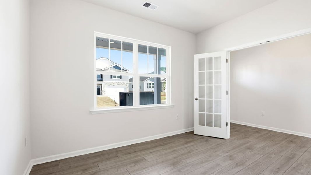 Spacious, unfurnished interior of a new home in Baxter Village, Boiling Springs (Image 18).