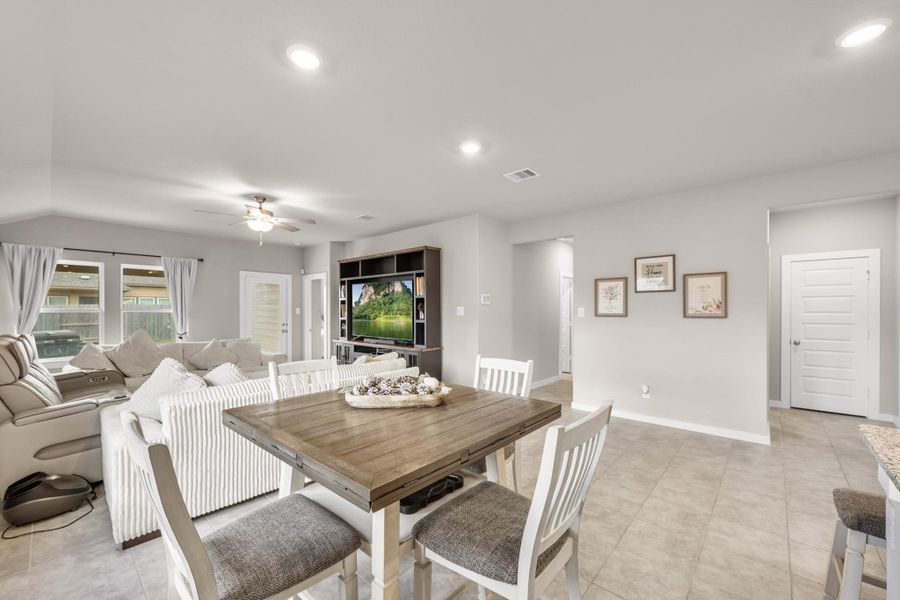 Furnished interior view inside a new home in Sierra Vista, Iowa Colony (Image 18).