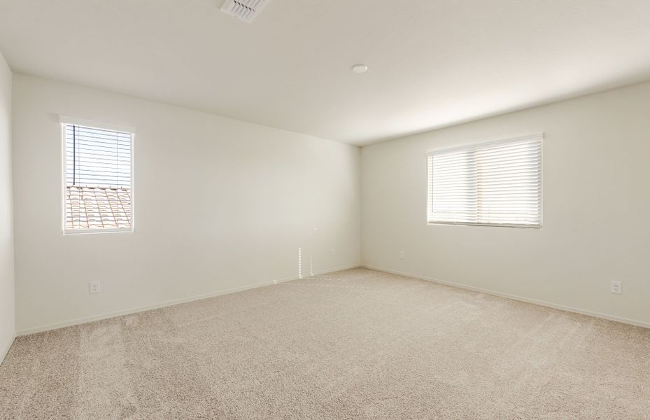 Spacious, unfurnished interior of a new home in Copper Falls, Buckeye (Image 16).