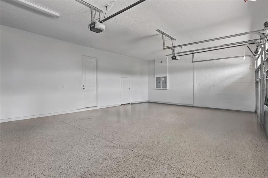 Spacious, unfurnished interior of a new home in , Orlando (Image 22).