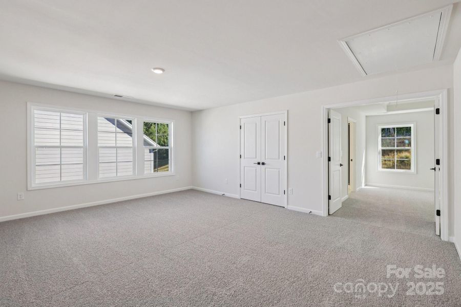 Spacious, unfurnished interior of a new home in Falls Cove, Troutman (Image 35).