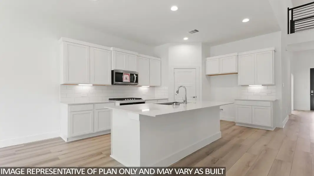 Furnished interior view inside a new home in Silverthorne, Conroe (Image 4).