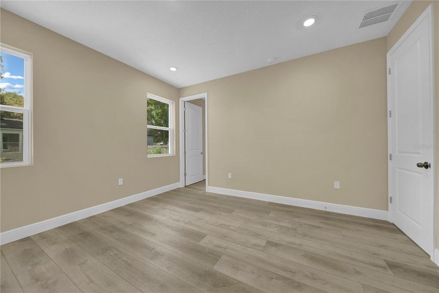 Spacious, unfurnished interior of a new home in , Winter Garden (Image 22).