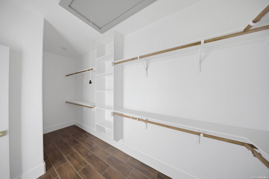 Spacious, unfurnished interior of a new home in , Floresville (Image 20).