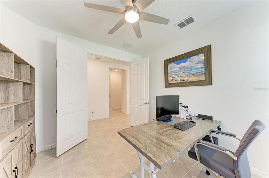 Furnished interior view inside a new home in , Lakewood Ranch (Image 40).