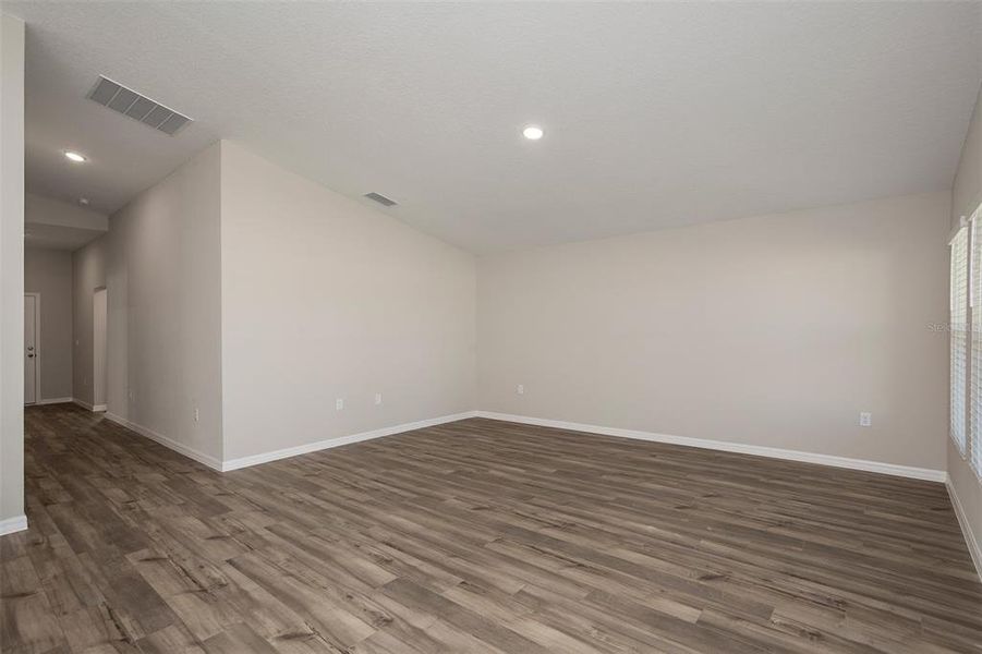 Spacious, unfurnished interior of a new home in Crosswinds, Haines City (Image 15).