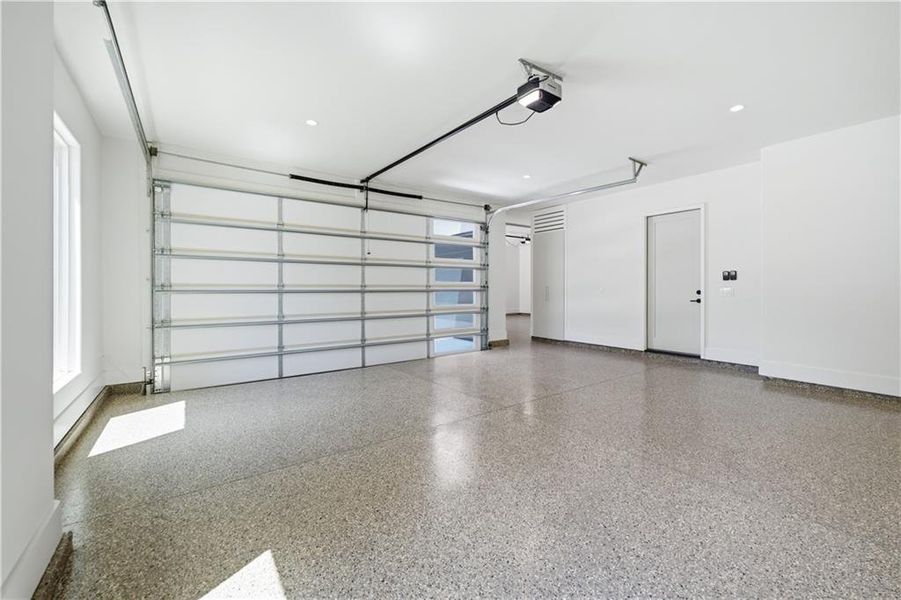 Spacious, unfurnished interior of a new home in , Lawrenceville (Image 74).