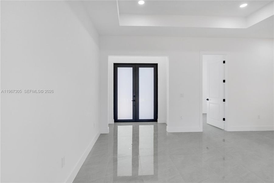 Spacious, unfurnished interior of a new home in , Lehigh Acres (Image 18).