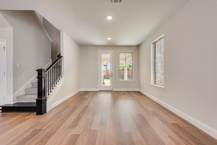 Spacious, unfurnished interior of a new home in Bayside, Rowlett (Image 35).