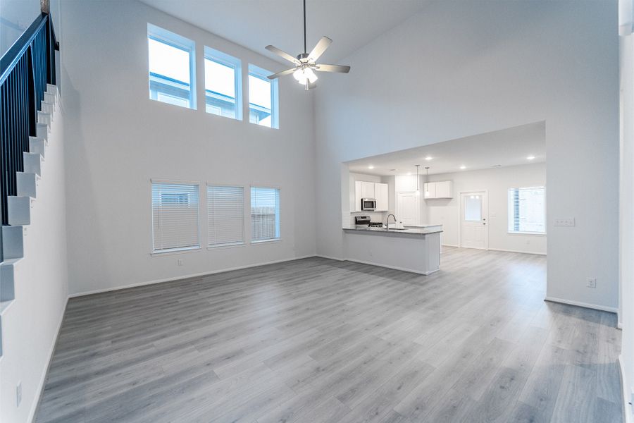 Spacious, unfurnished interior of a new home in Caney Mills, Conroe (Image 21).