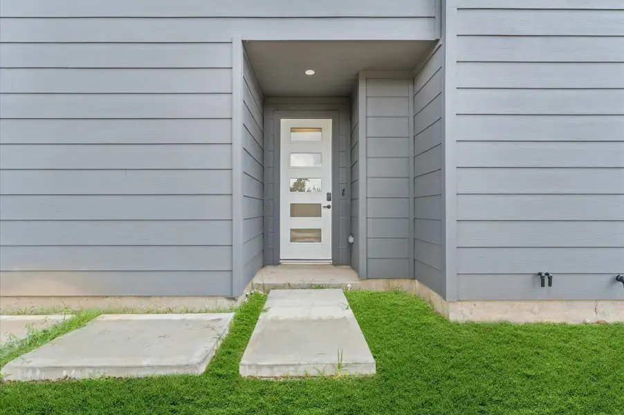 Welcome to 3002 Jensen Springs Ln.