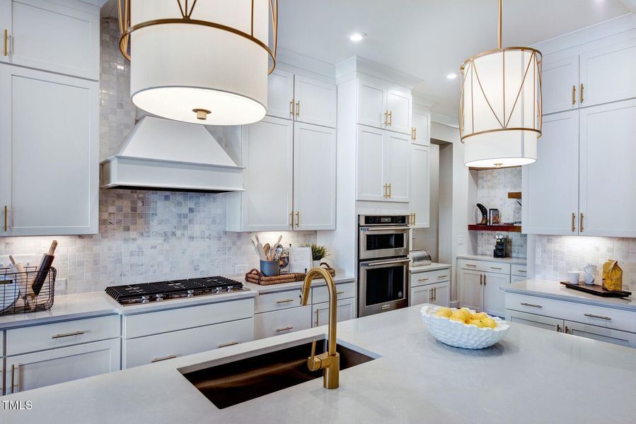 Low_Resolution_JPG-LOCE_0058_00-Sebastia Low_Resolution_JPG-LOCE_0058_00-Sebastia