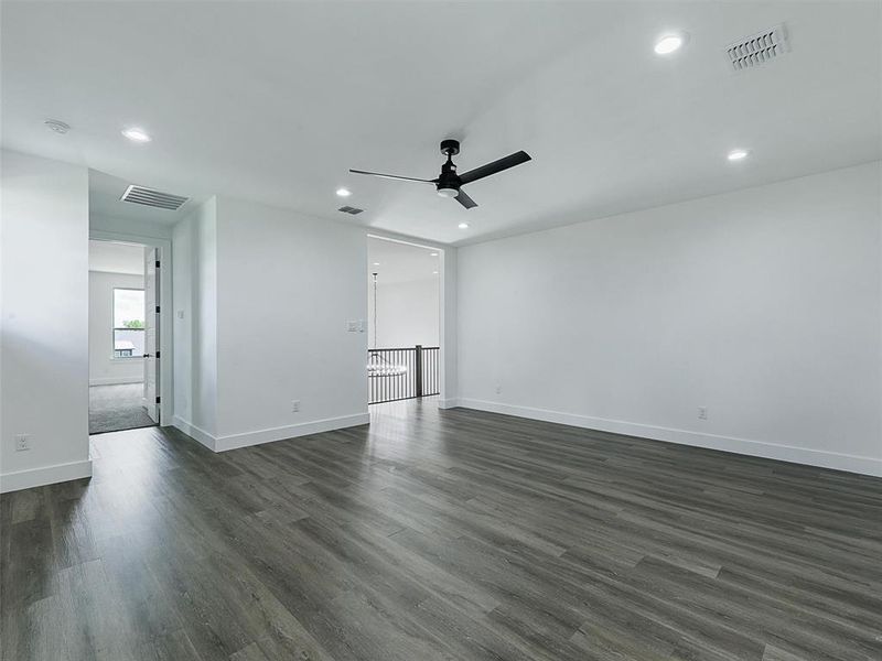 Spacious, unfurnished interior of a new home in , Gunter (Image 38).