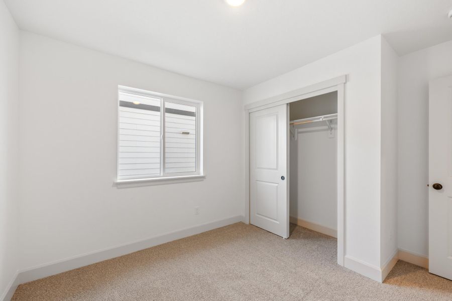 Spacious, unfurnished interior of a new home in Feather Ridge, Redmond (Image 30).
