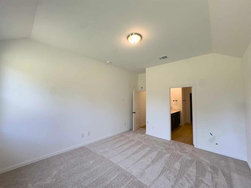 Spacious, unfurnished interior of a new home in Monticello Park, Princeton (Image 17).