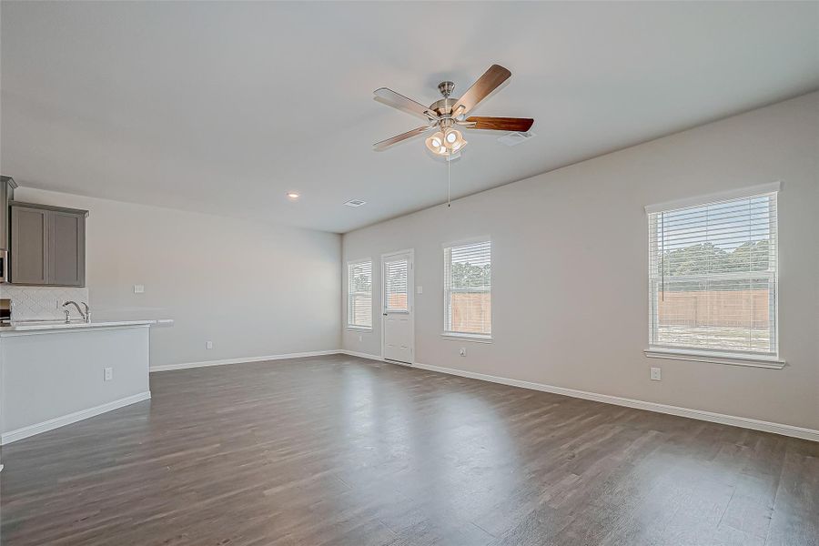 Spacious, unfurnished interior of a new home in Mill Creek Trails, Magnolia (Image 20).