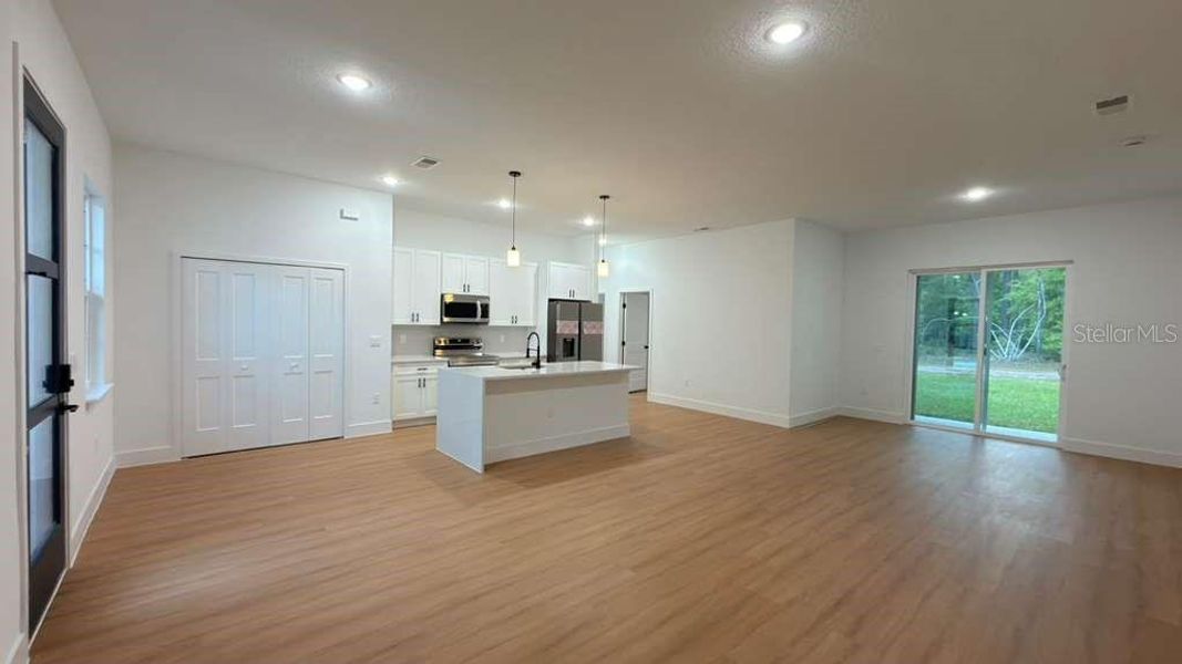 Spacious, unfurnished interior of a new home in , Citrus Springs (Image 23).
