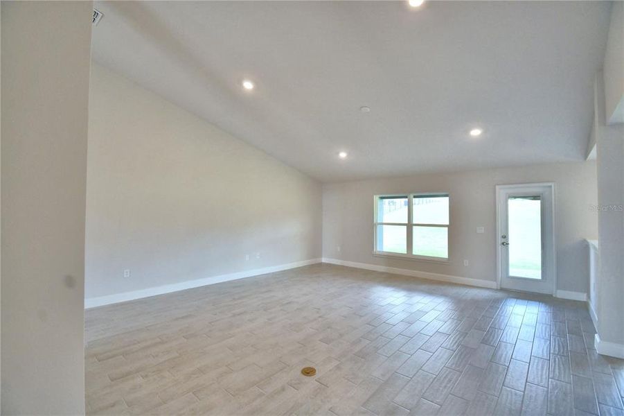 Spacious, unfurnished interior of a new home in Lake Juliana Estates, Auburndale (Image 60).