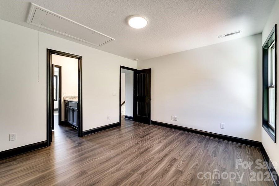 Spacious, unfurnished interior of a new home in , Franklin (Image 38).
