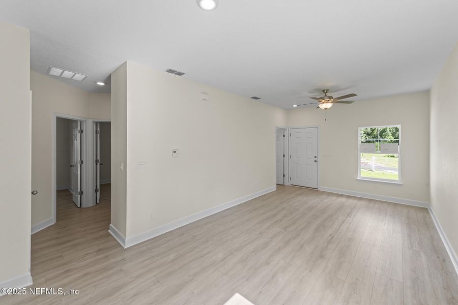 Spacious, unfurnished interior of a new home in , Jacksonville (Image 25).